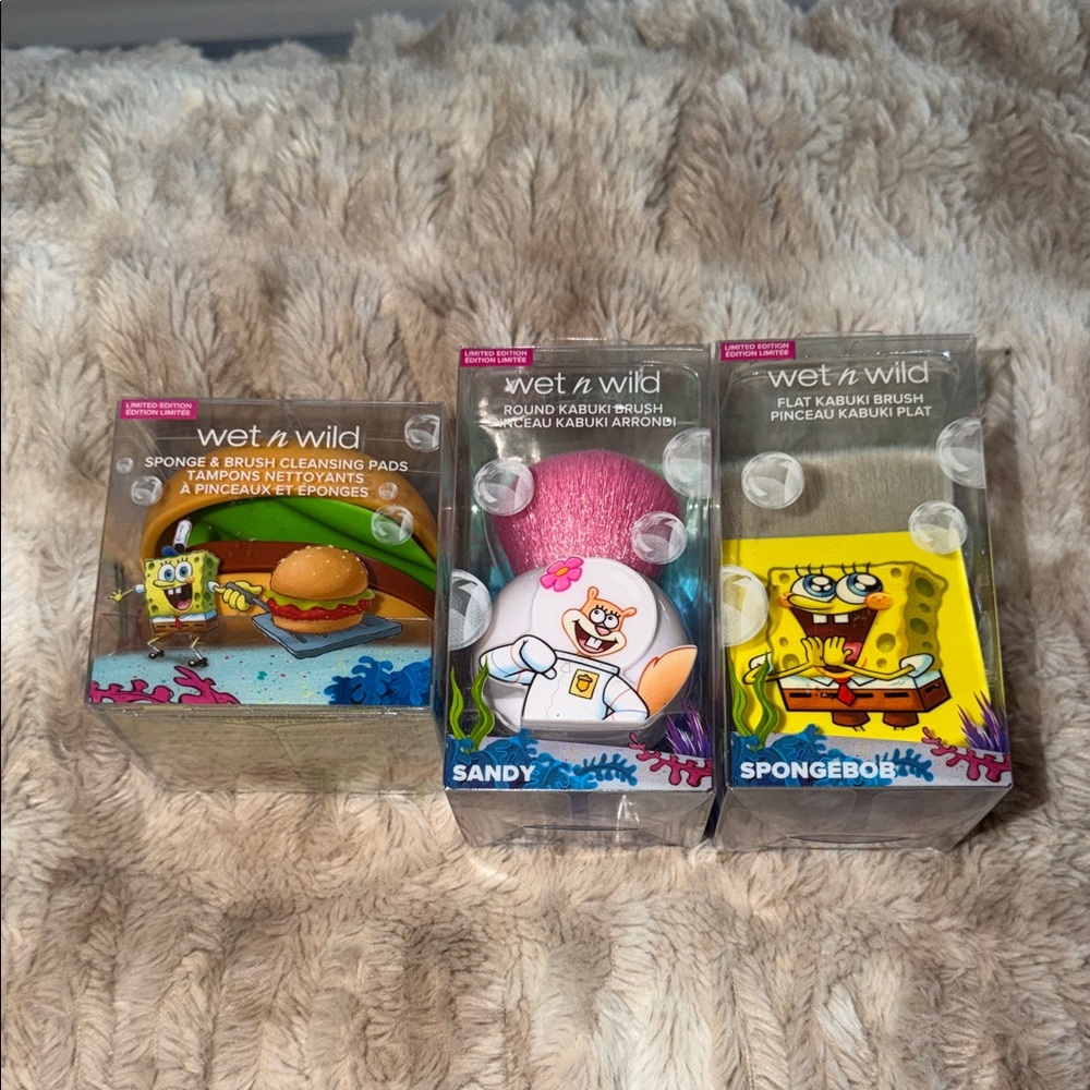 wet n wild SpongeBob Collection Kabuki Brush and Brush Cleaning pads